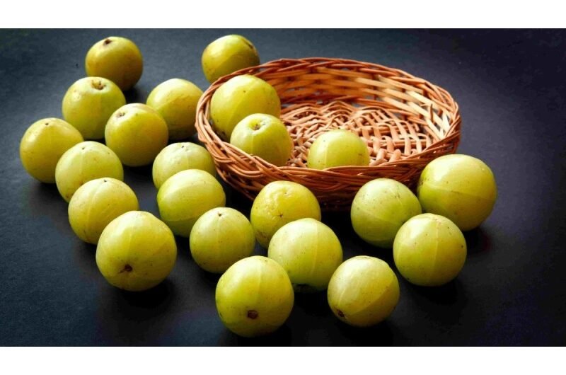 5 Health Advantages of Eating Amla in Summer