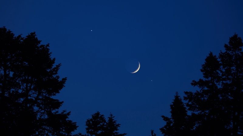 Predawn Sky Show: Watch Mars, Saturn and the Moon Align in the Predawn Sky on May 14